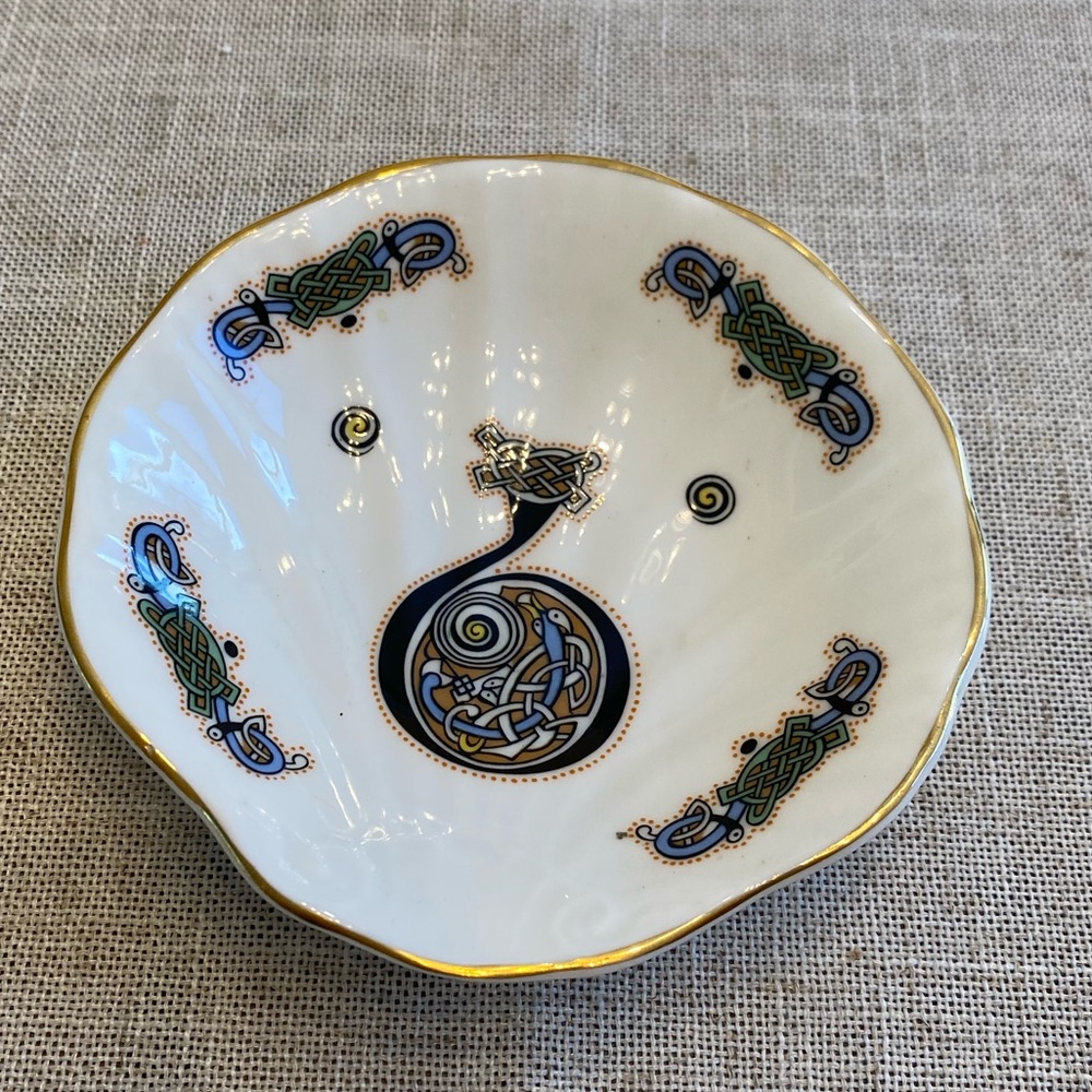 Royal Tara fine bone China Celtic Art dish plate Ireland letter B hand painted.